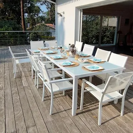 Spacieuse Villa, Ensoleillee, Piscine Chauffee A Le Moulleau *