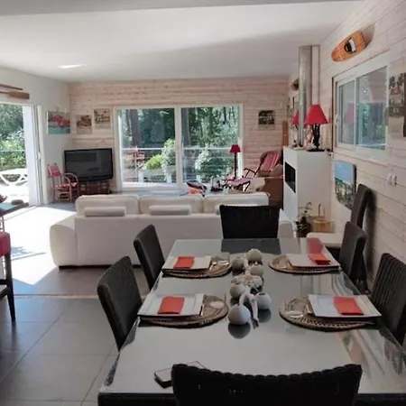 Spacieuse Villa, Ensoleillee, Piscine Chauffee A Le Moulleau *